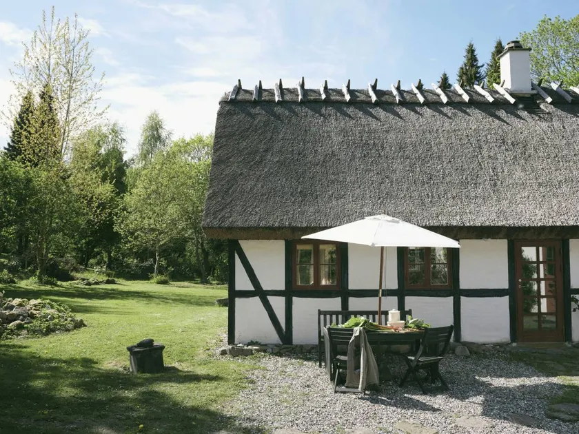 Holiday home with garden, terrace & barbeque - Image 1