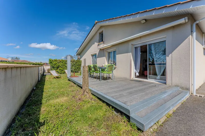 Villa with barbecue, terrace & garden | Garden view - Image 1
