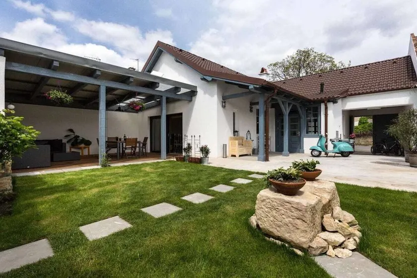 Fully equipped house with garden & terrace - Image 1