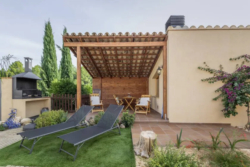 Holiday home with pool, barbecue & terrace | Garden view | Suitable for remote work - Image 1