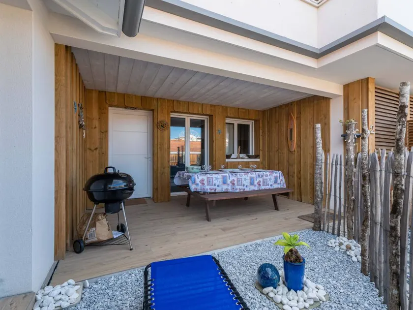 Holiday apartment with barbecue | Next to the beach - Image 1