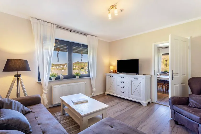 Apartment with garden - Image 1