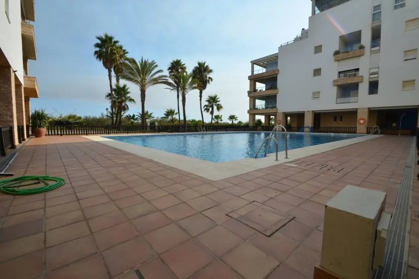 Apartment with garden, pool & terrace - Image 1