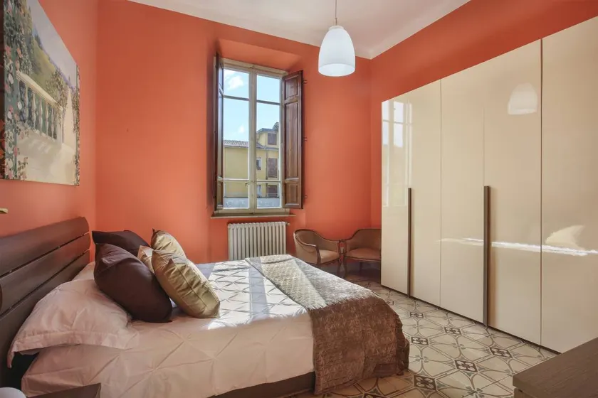 Appartement avec terrasse | Proche Cathédrale Saint-Martin de Lucques | Vue jardin - Image 1
