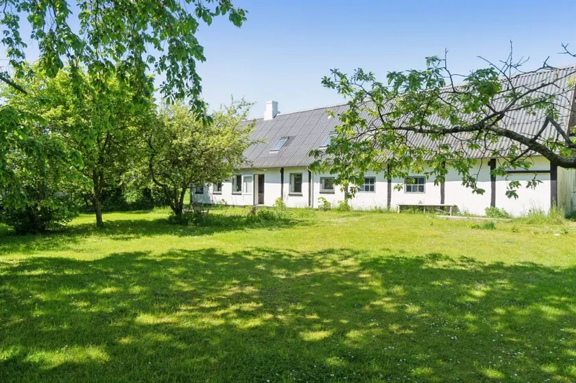 House with terrace & BBQ - Image 1