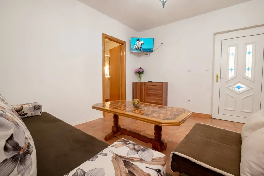 Flat with terrace & barbeque | Beach view - Image 1