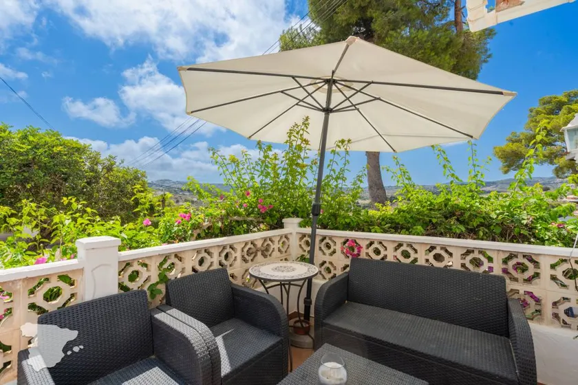 Bungalow with pool, terrace & BBQ - Image 1