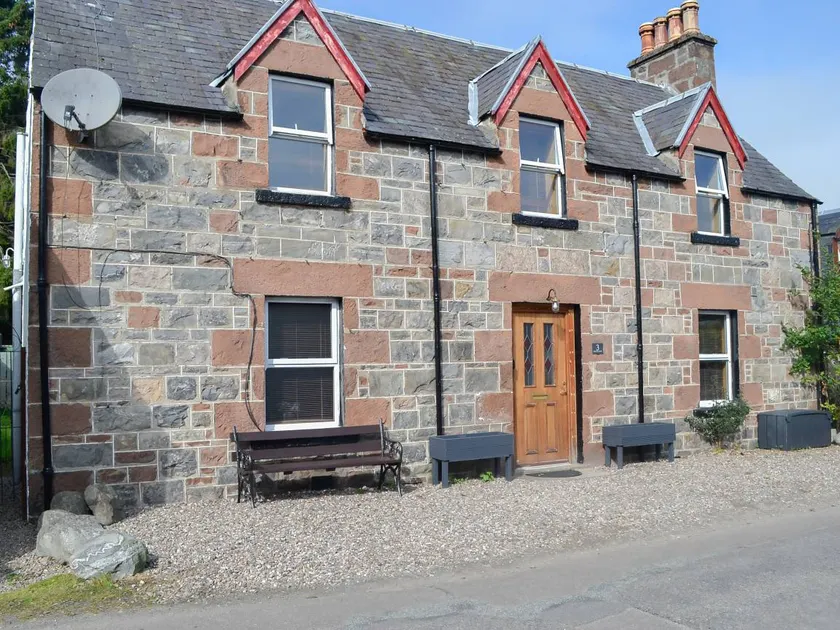 Family-friendly lovely cottage with garden | River view | Pet-friendly - Image 1