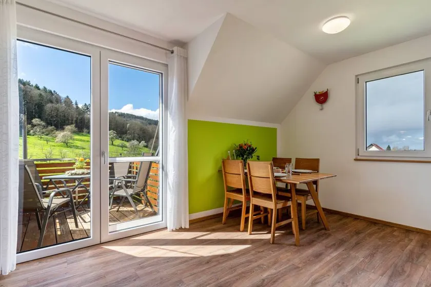 Flat | Garden view - Image 1
