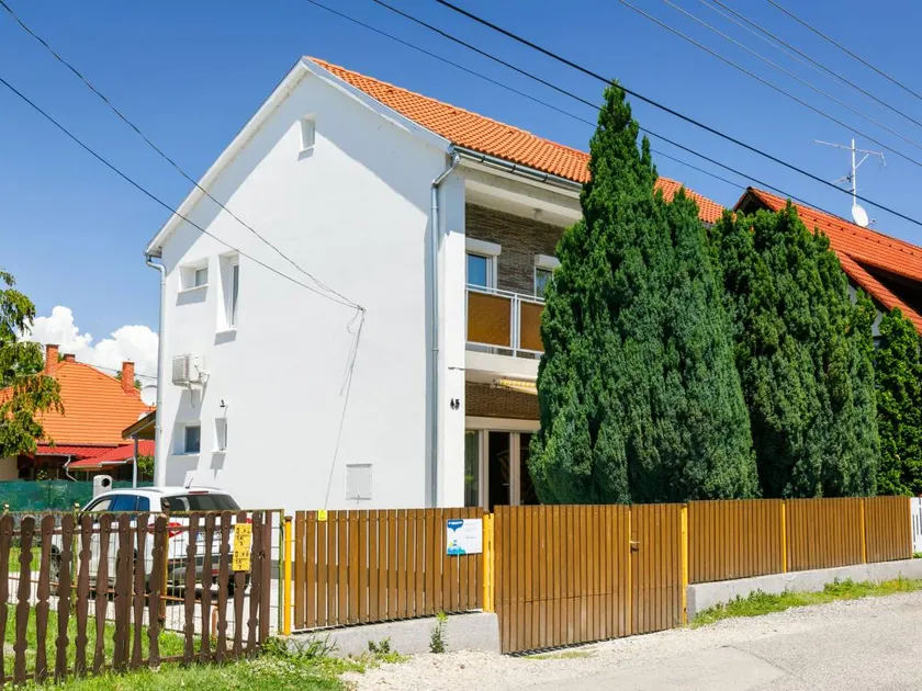 Maison avec jardin, barbecue et terrasse - Image 1