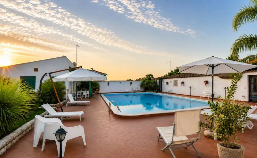 Il Cigno Reale - Rooms Leasing Touristic - Ragusa-White - Image 1