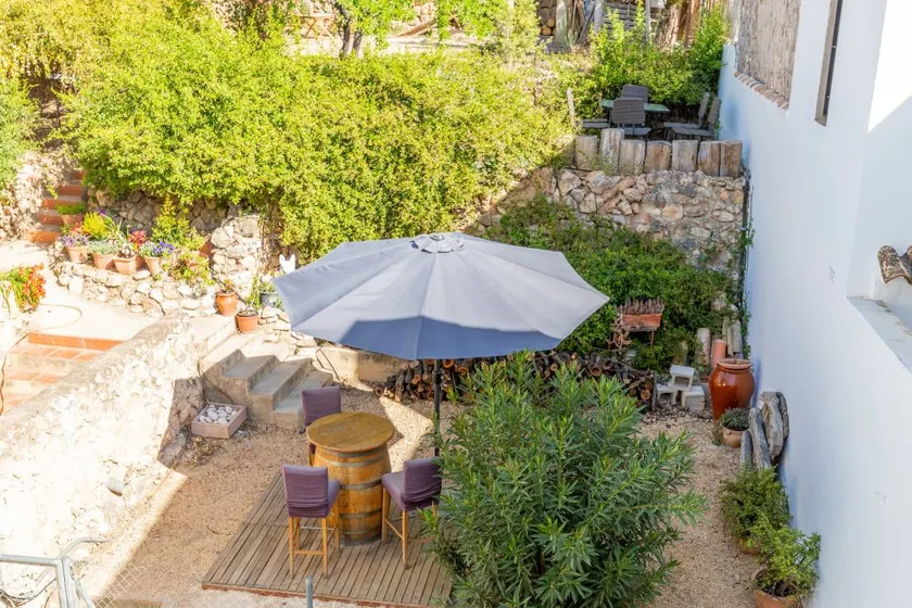 House with garden, barbecue & terrace | Garden view - Image 1