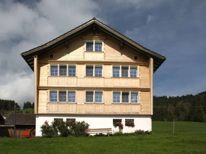 Fully equipped holiday apartment with BBQ, terrace & garden | Mountain view - Image 1