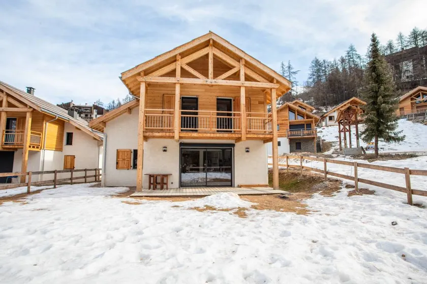 Fantastico chalet adatto alle famiglie con terrazza, griglia e piscina | Accanto allo sci - Image 1