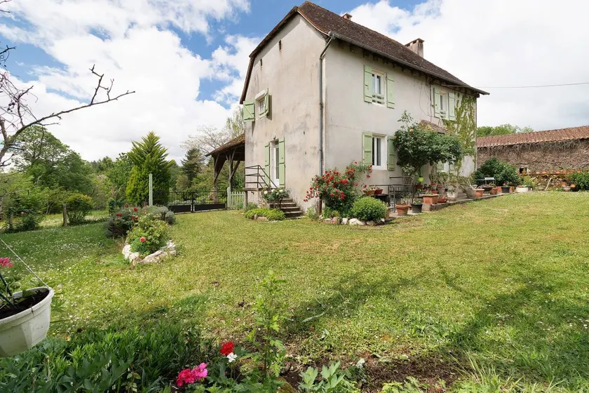 Children-friendly beautiful cottage with garden & barbeque | Garden view - Image 1