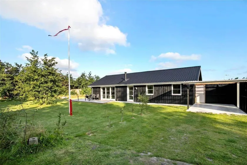 Holiday home with terrace, jacuzzi & BBQ - Image 1