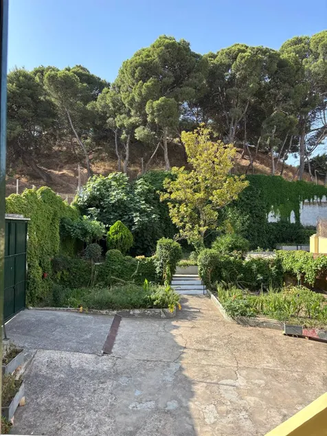 Casa ideal para familias con terraza, jardín y piscina | Vistas al jardín | Ideal para teletrabajar | Se admiten mascotas - Image 1