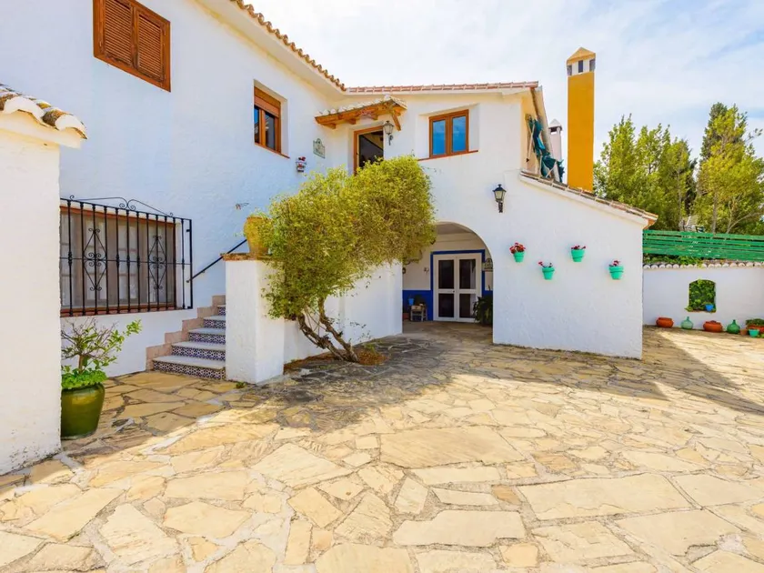 Nice house with garden, barbecue & private pool - Image 1
