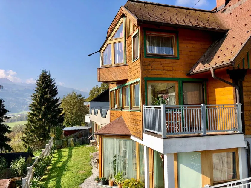Apartment with terrace, garden & pool - Image 1