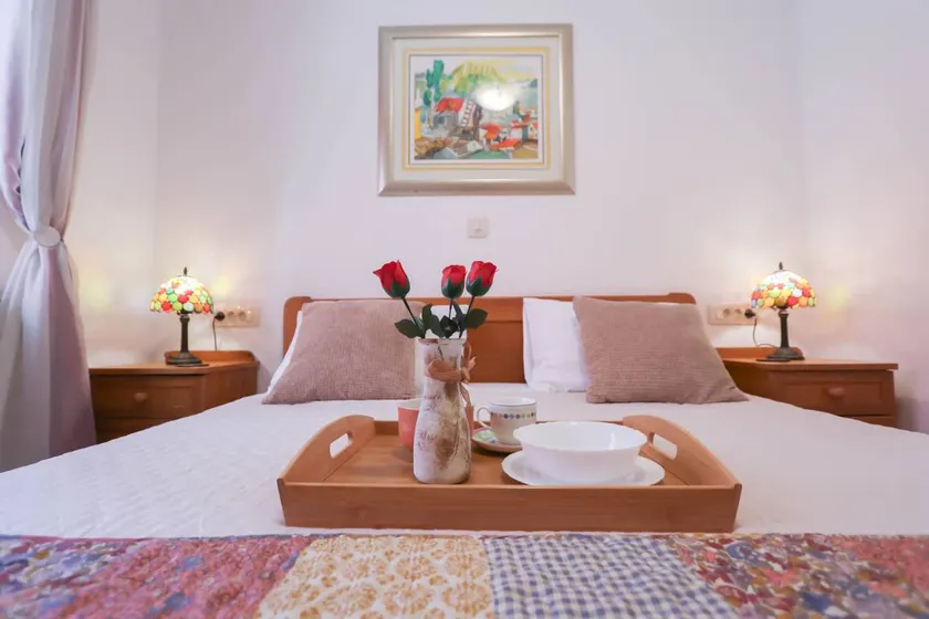 Nice flat with garden & terrace - Image 1