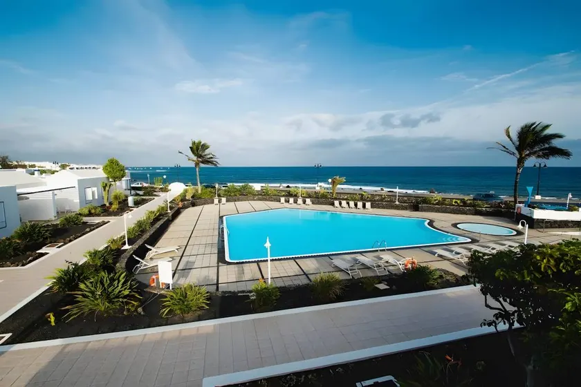 Ferienhaus mit beheiztem Pool und Terrasse | Meerblick | Perfekt für die Arbeit von Zuhause - Image 1