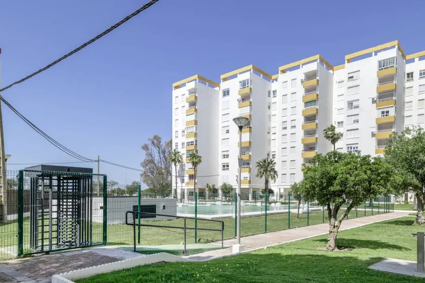 Appartement de vacances avec terrasse, piscine et jardin - Image 1