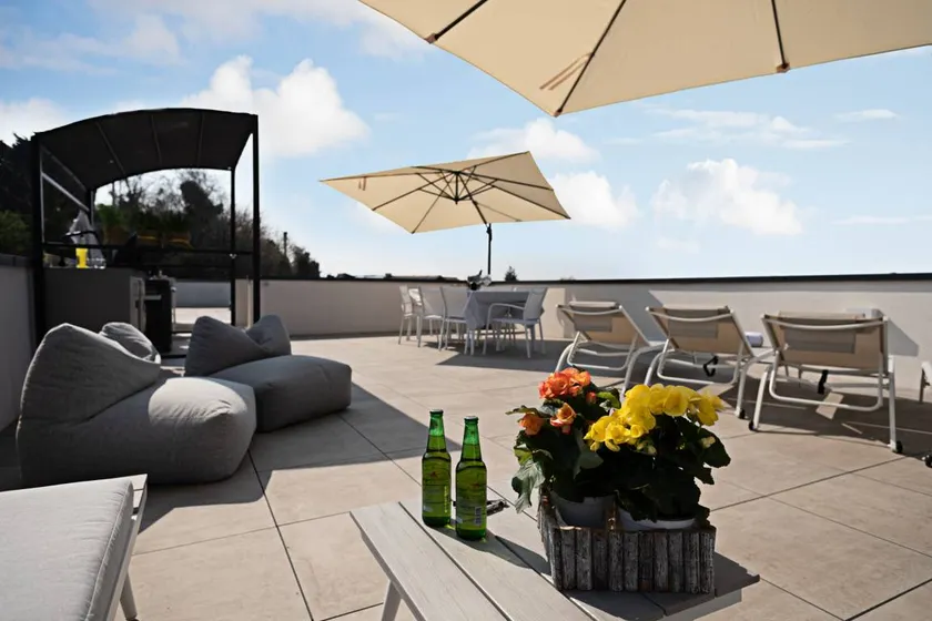Appartement adapté aux familles avec terrasse, barbecue et piscine - Image 1