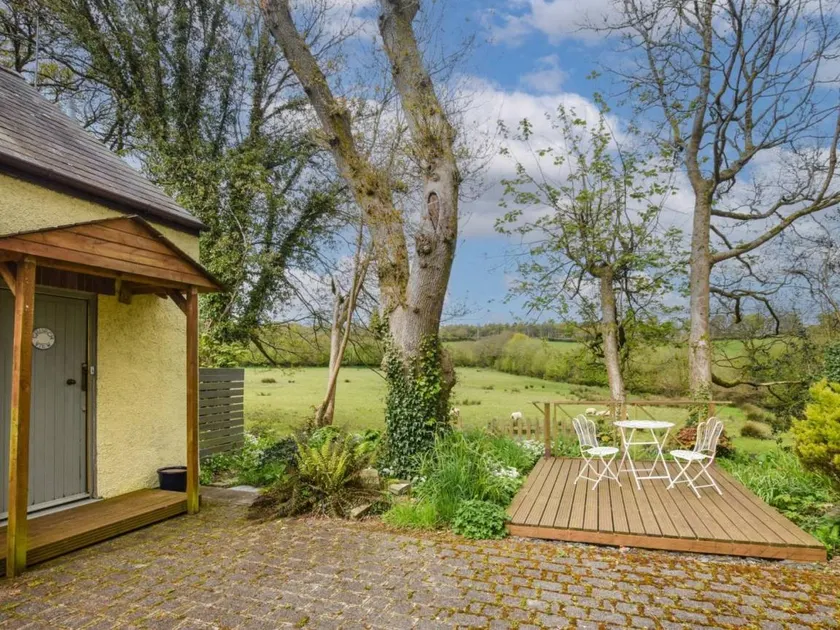Lovely cottage with garden | Pet-friendly - Image 1