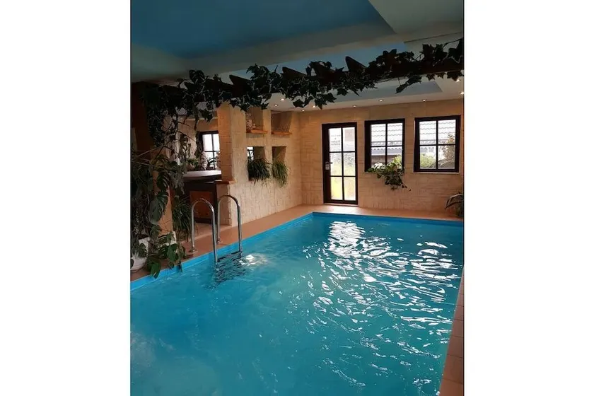 Ferienhaus mit Pool und Grill - Image 1