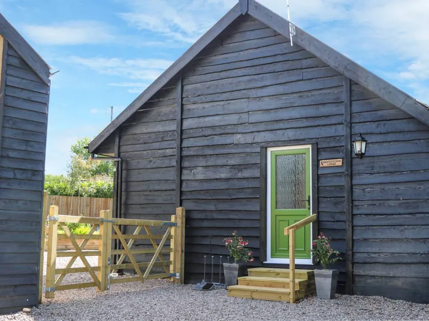 Cottage with garden - Image 1