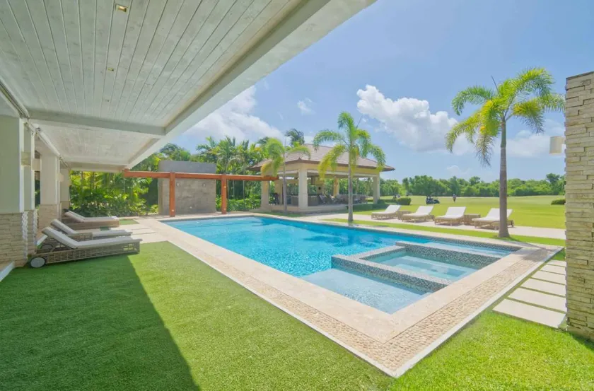 Merveilleuse villa conviviale et familiale avec barbecue, jardin et piscine | Vue golf - Image 1
