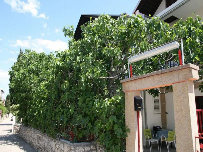 Holiday apartment with garden, barbeque & terrace - Image 1