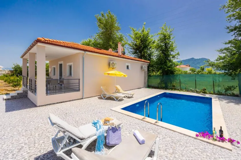 Family-oriented beautiful villa with garden, private pool & BBQ - Image 1