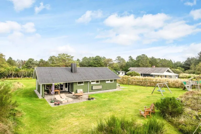 Holiday home with terrace & barbeque - Image 1