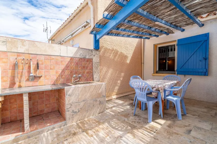 House with terrace, garden & barbeque - Image 1