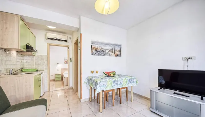 Flat with garden & terrace | Garden view - Image 1