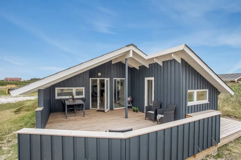 Holiday home with hot tub, sauna & terrace - Image 1