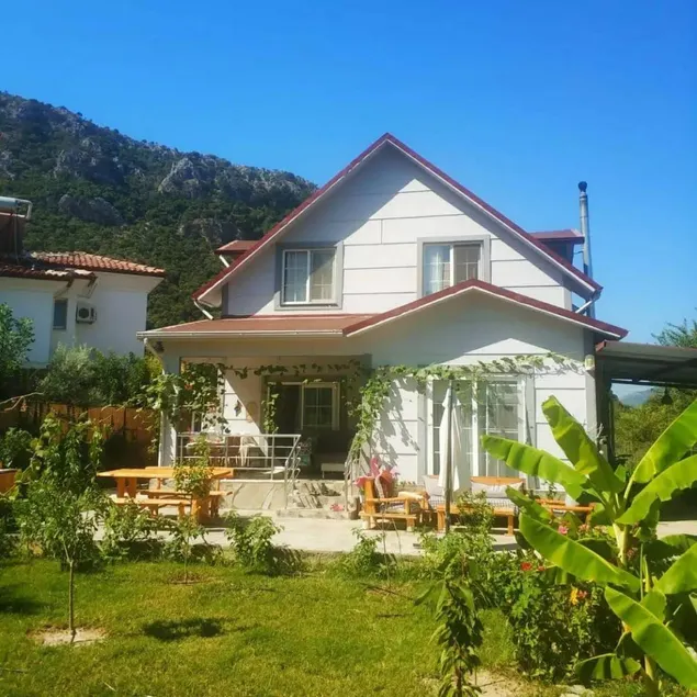 Children-friendly ample villa with barbecue & private pool | Mountain view - Image 1