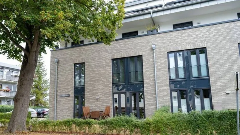 Apartment with terrace - Image 1