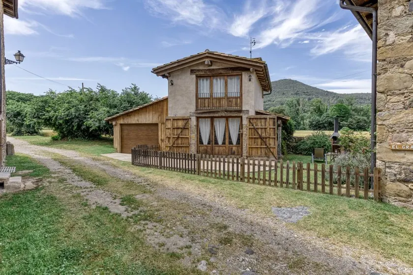 Holiday Home 'El Niu' with Mountain View, Wi-Fi and Air Conditioning - Image 1