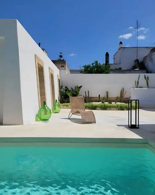 Villa with garden, pool & terrace - Image 1