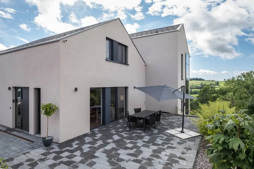 Children-friendly pleasant house with terrace & garden | Garden view | Perfect for remote work - Image 1