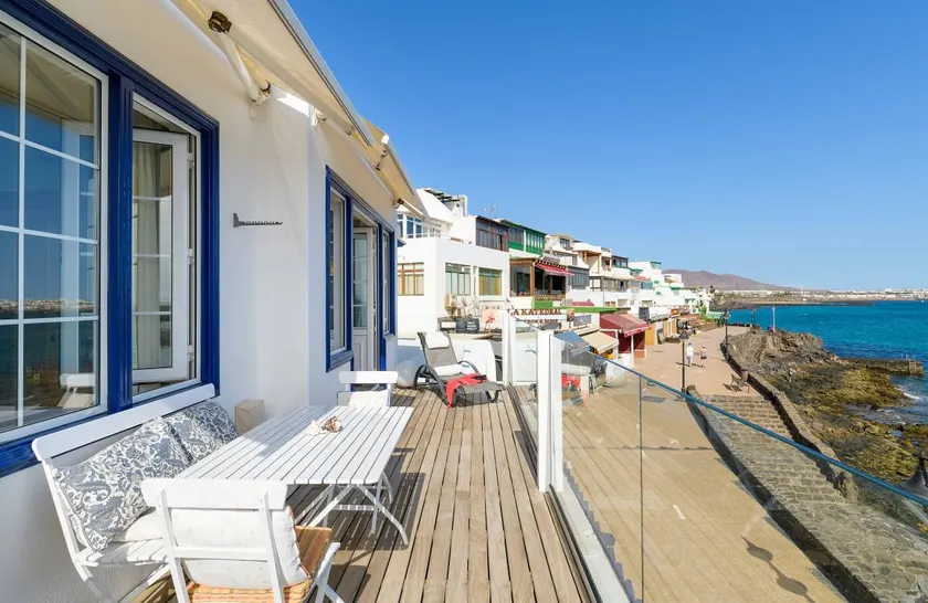 Apartment with terrace | Next to the beach - Image 1