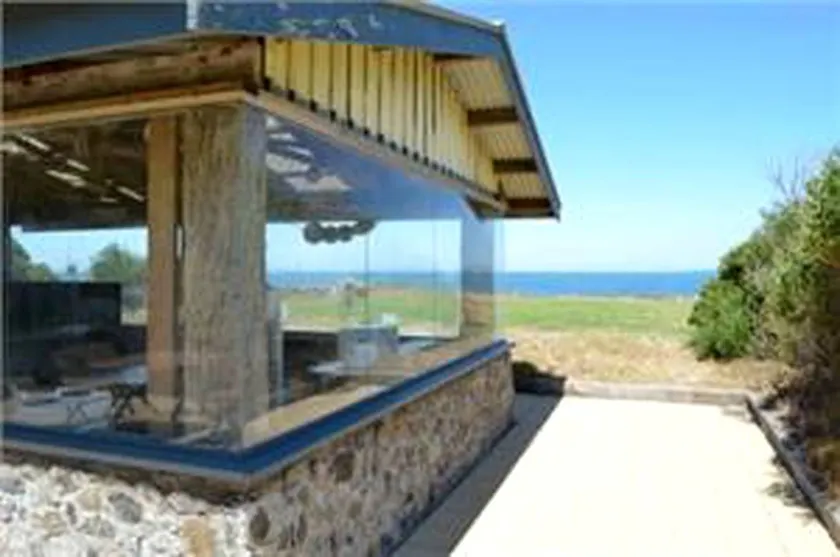 Oceanfront Getaway with Amazing Views in Dutton Way near Portland, Victoria - Image 1