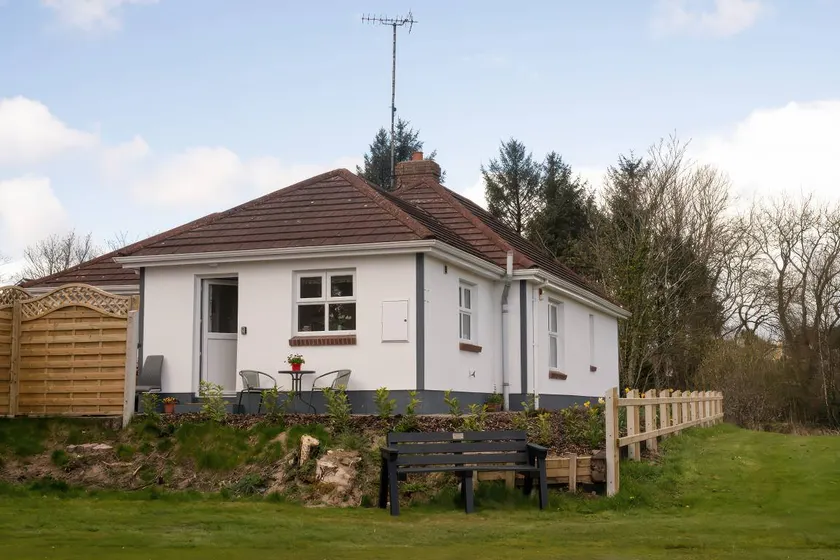 Cottage with barbeque & garden - Image 1