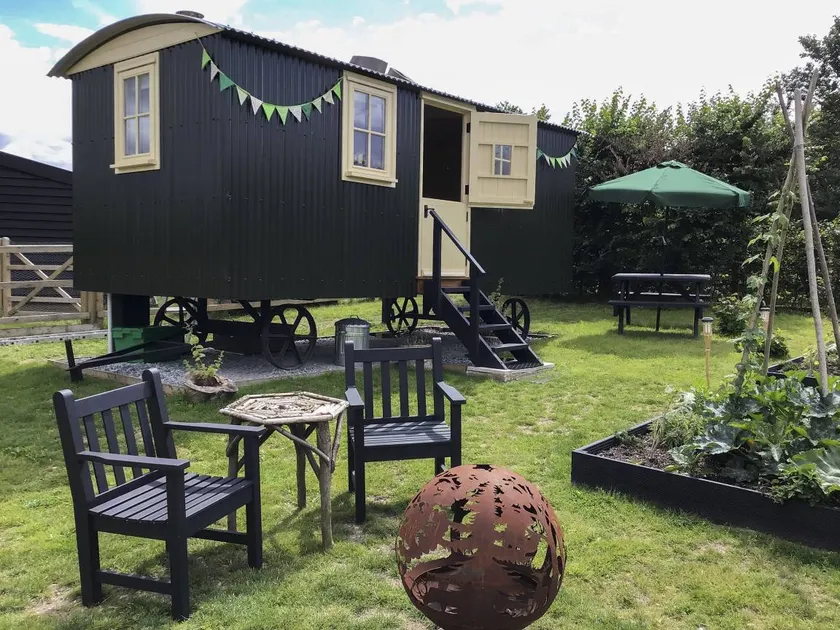 Beeches Shepherd Hut - Image 1