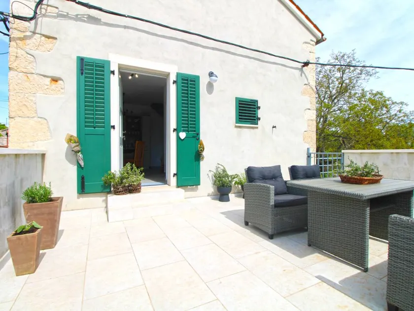 Holiday apartment with terrace - Image 1