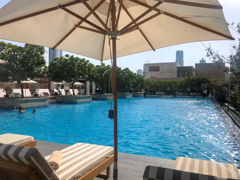 Appartement adapté aux familles avec piscine et sauna | Proche Burj Khalifa | Adapté au travail à distance - Image 1