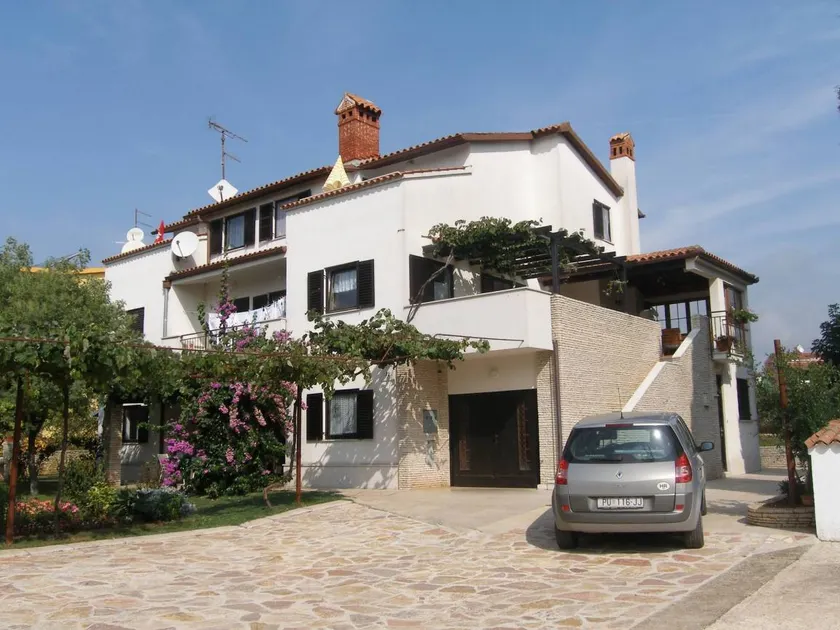 Holiday apartment with garden & terrace - Image 1