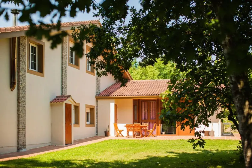 Apartamento con barbacoa, terraza y piscina | Vistas a la montaña - Image 1